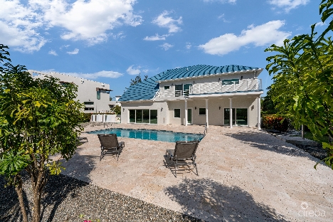 Daum quay newly renovated canal front home