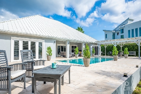 Bimini drive canal front family home