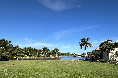 Grand harbour canal front land