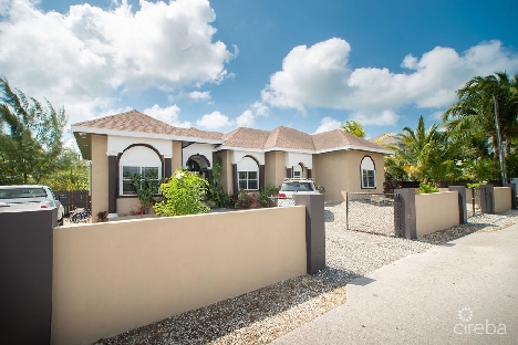 Canal front – family home savannah