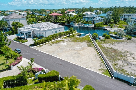 Canal front land in crystal harbour