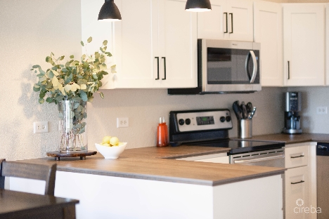 Upgraded lakeland villas, 2 bed + den and garage (over $100k in renovations)