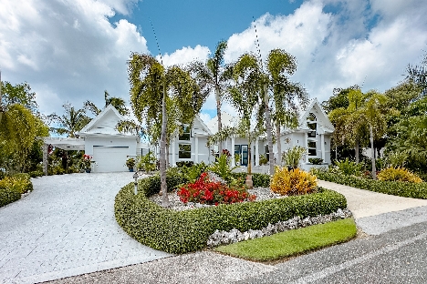 Ocean view family home spotts