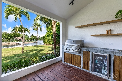 Canalfront 4 bed | 4.5 bath – newly renovated governors harbour home