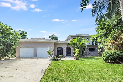 Galaxy way family home with potential income producing apartments