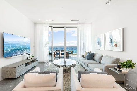 Fin 8, oceanfront condo