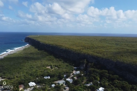 125 acres of prime land with 6,800ft of bluff edge and up to 150ft elevation