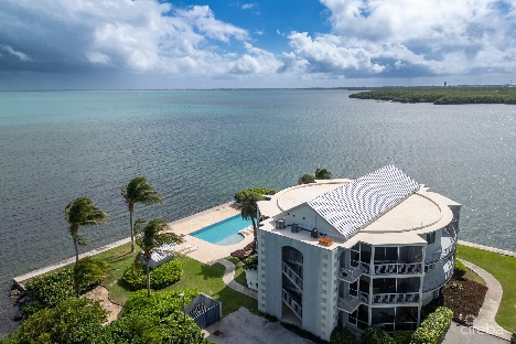 Turtle cove oceanfront 3 bed with outstanding view