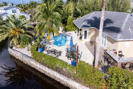 Canal front home – north sound estates