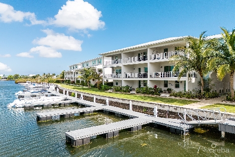 Periwinkle canal-front 4 bed with dock