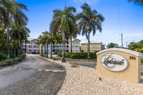 Lakeside villas 1 bed / 1 bath