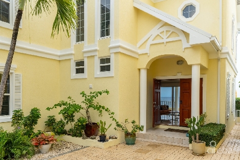 Stunning seafront family home with pool – 24 feet above sea level!