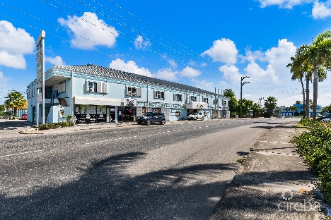 Commercial centre 454 eastern avenue - 1.96 acres