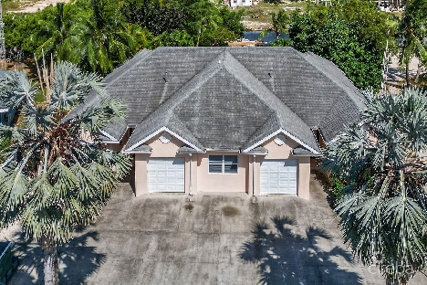 3 bedroom canal front duplex with pool – 188 abbey way – unit 2