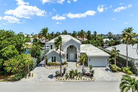 Latitude – canal front living in governor’s harbour