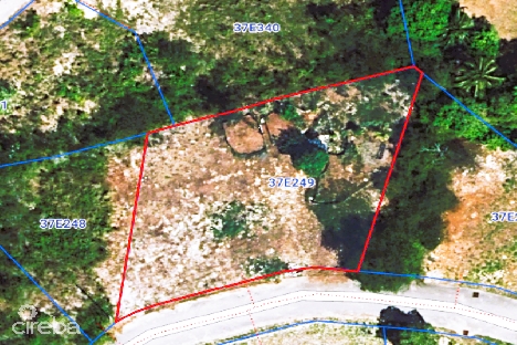 Duplex lot – mayfair crescent – northward.  0.2873 acre