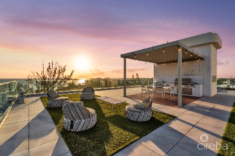 Tides 4-bed beachfront condo with oversized terrace