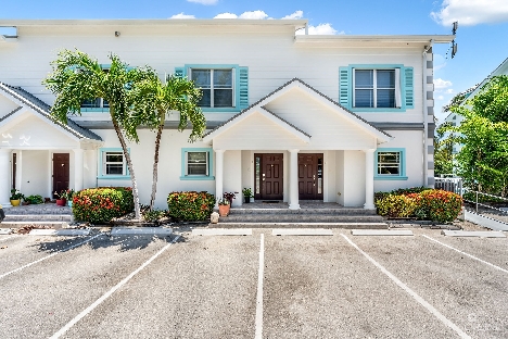 Upgraded coastal escape canal front townhouse