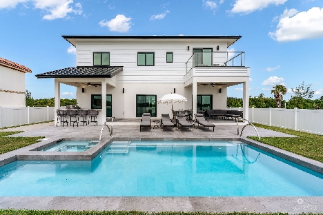 Auburn bay 3, canal front home