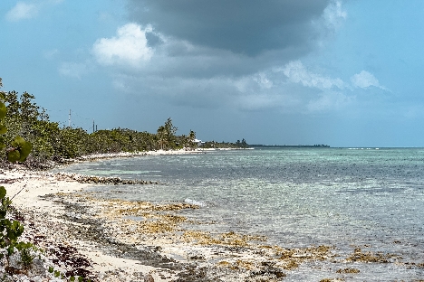 Little cayman ocean view residential home with beachfront lot