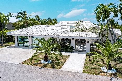 Waterfront home, governors harbour