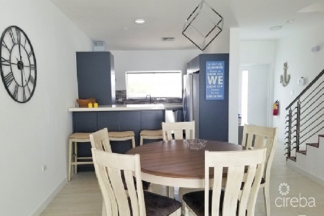 Royal pines spacious townhouse style condo
