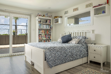 A wave from it all - fully reno'd 4 bed oceanfront