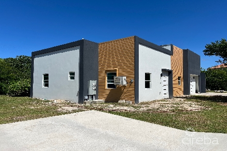 Half duplex – 2 bed/2 bath