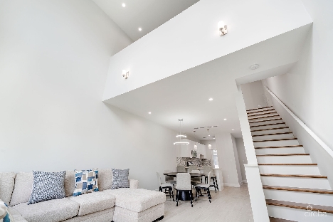 Spacious & modern 3 br townhome – excellent location!