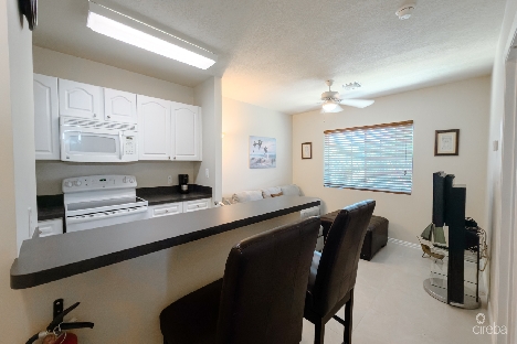 Lakeside 1 bed condo