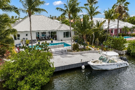 Coconut cove, the shores family home