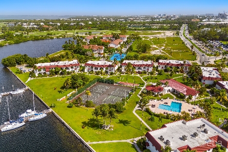 Lime tree bay unique 4 bed, 3.5 bath with water views