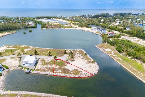 Canal front lot in the channels