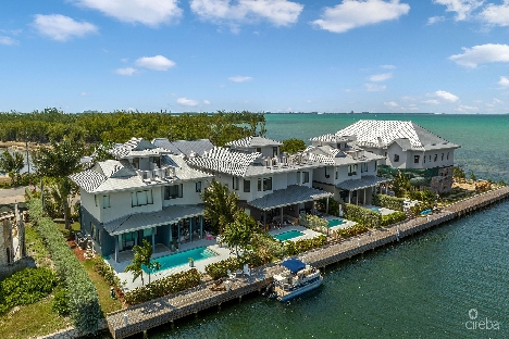 Large seahaven 2 bed with pool – oceanview and canal front