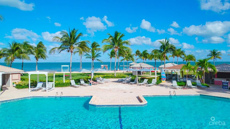 Grand caymanian – golf & water views