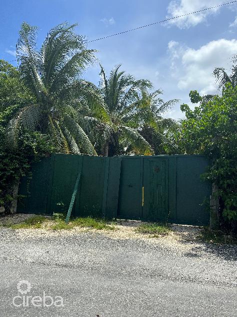 Canal front lot – red bay
