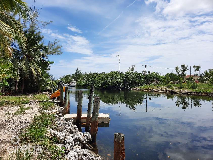 Canal front lot – red bay