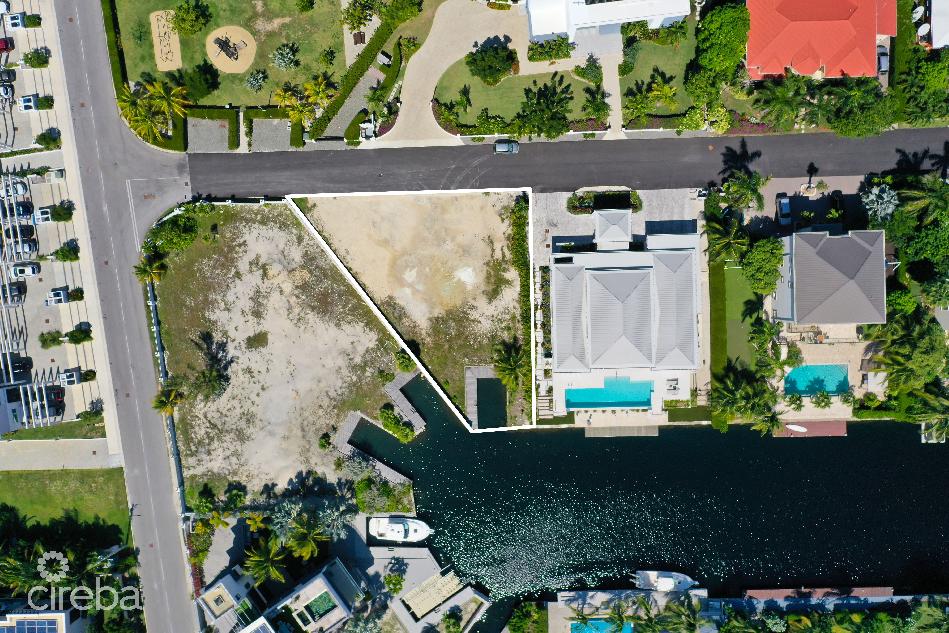 Hoya quay canalfront lot in crystal harbour with dock