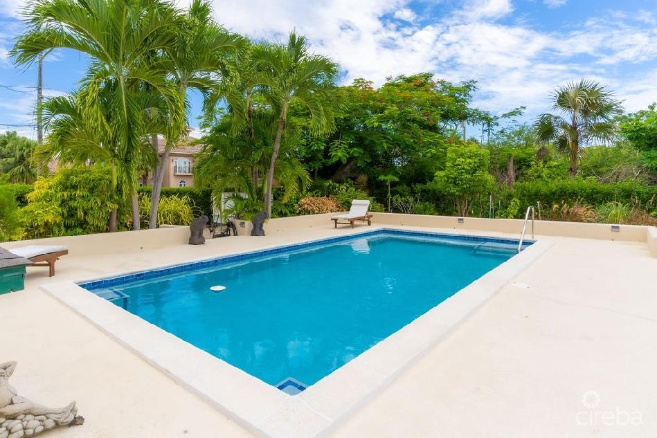 Savannah family home – pool and gardens