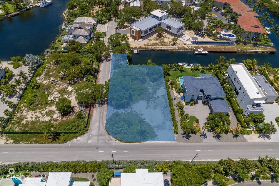 Yacht club corner canal on las brisas with approved plans