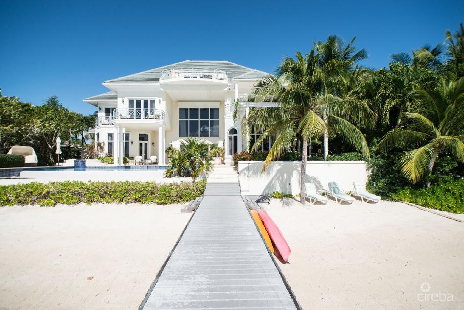 Villa emerald beach front home