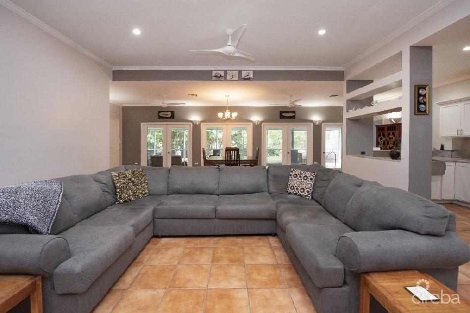 Spotts canal front family home – whirlwind drive