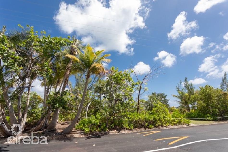 Large cayman kai oceanfront lot on little sound with water connection