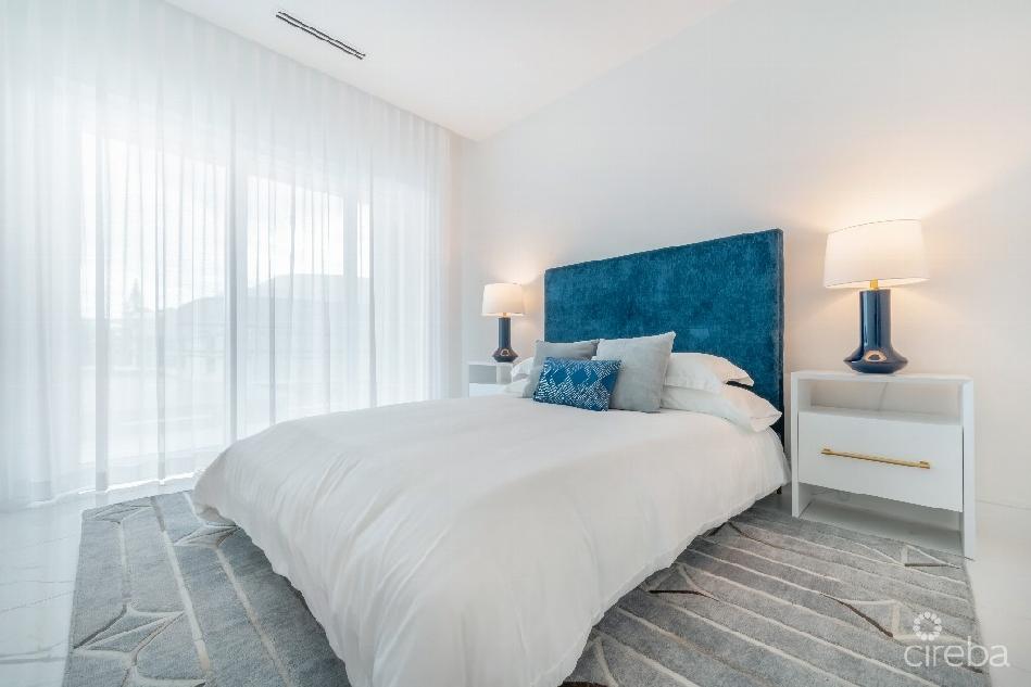 Fin 15 –  pristine three bedroom seafront second level unit
